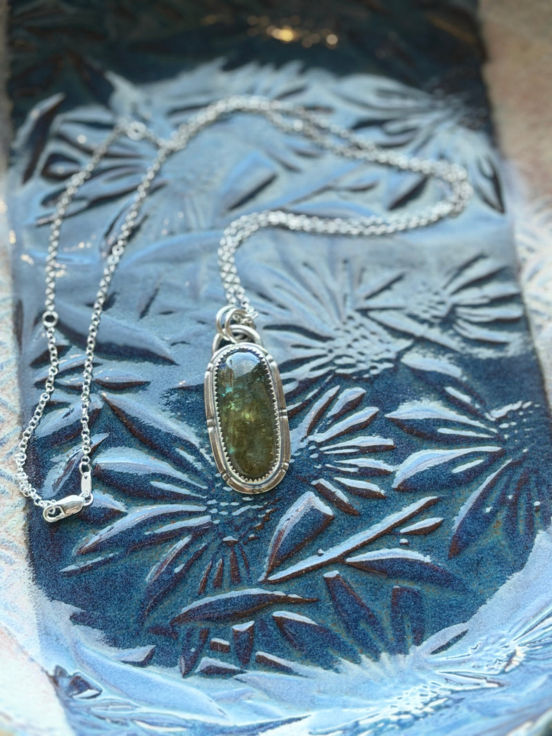 Load image into Gallery viewer, Labradorite Necklace
